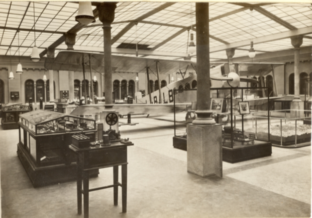 Rajská zahrada jako Poštovní úřad šekový, 1920–1931